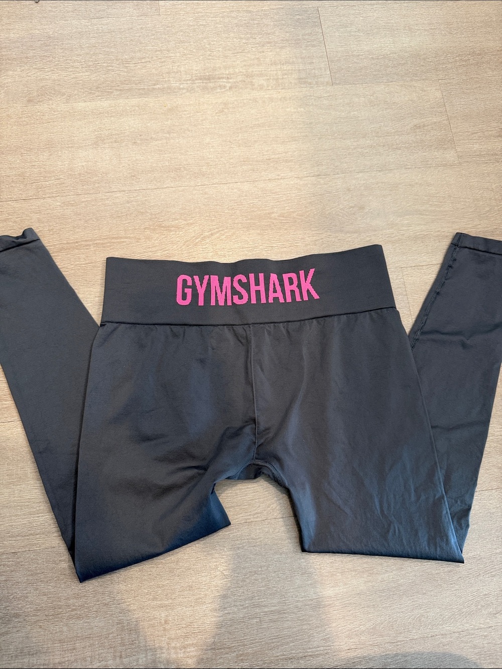 Gymshark Gray Leggings with Pink Logo Accent- Size Large! - Picture 3 of 5